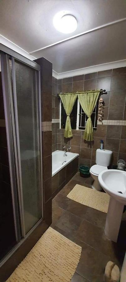Aandrus Guesthouse 布隆方丹 外观 照片